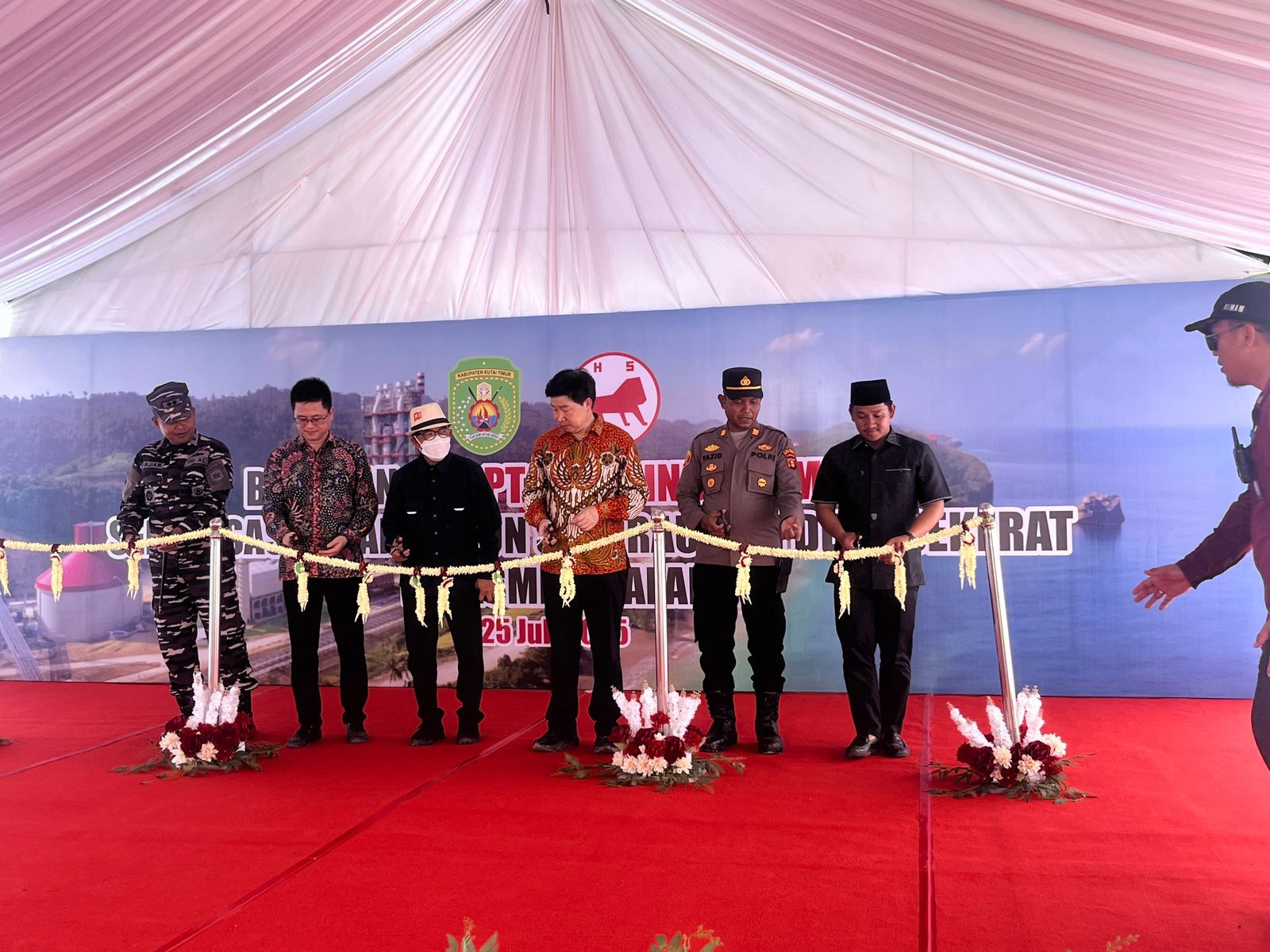 Kades Sunan Dika Apresiasi Peningkatan Infrastruktur Jalan oleh PT. Hongshi di Desa Sekerat