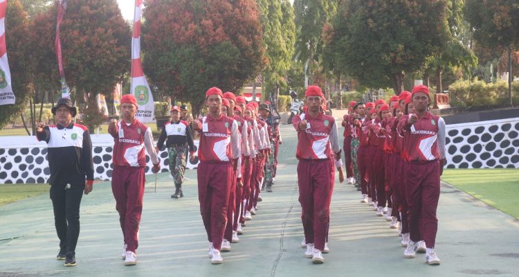 Pasukan Pengibar Bendera Pusaka Kabupaten Kutai Timur menjalani latihan. (Ist)