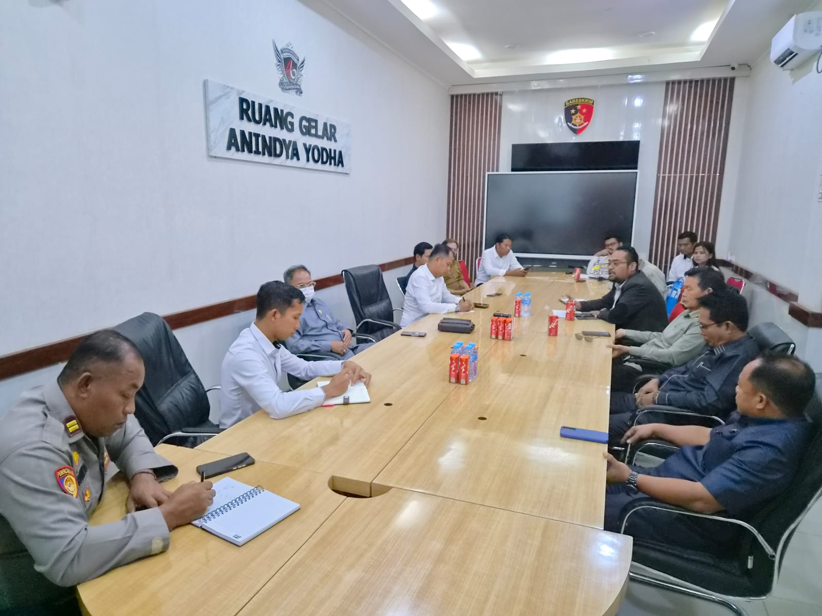 Anggota DPRD Kutai Timur melakukan koordinasi dengan Polres terkait permasalahan sengketa lahan yang kerap terjadi. (Ist)