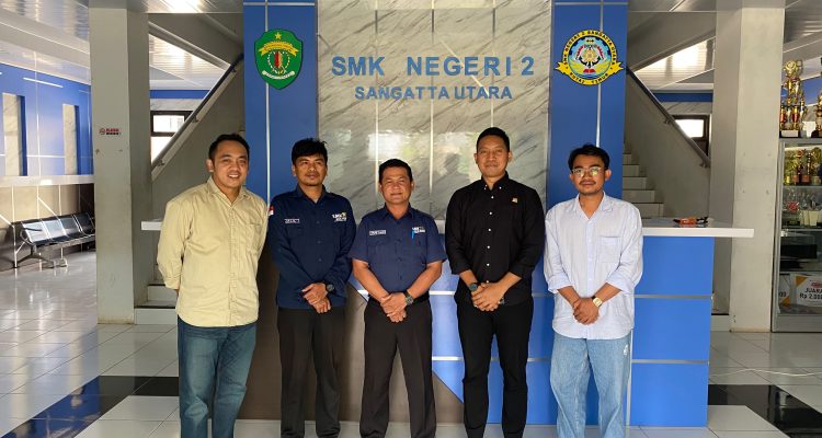 Pengurus DPC Demokrat Kutim sosialisasi Lomba Pidato AHY Muda 2026 di SMK Negeri 2 Sangatta Utara. (Ist)