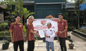 IMG-20260812-WA0061 Pengurus KONI Kutim mengecek kesiapan sekretariat KSMI dalam proses verifikasi sebagai cabor baru di Kelurahan Teluk Lingga, Sangatta Utara, Rabu (12/8). (Ist)