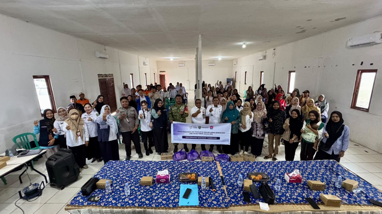 Dinas Pengendalian Penduduk dan Keluarga Berencana (DPPKB) Kutim menggelar layanan jemput bola bagi keluarga berisiko stunting (KRS) di BPU Desa Bumi Rapak, Kecamatan Kaubun, Rabu (12/8/2026). (Ist)