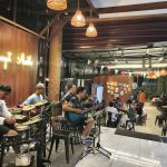 Salah satu Band musik di Kecamatan Muara Wahau tampil di kafe. (Dok. Gemparkutim)