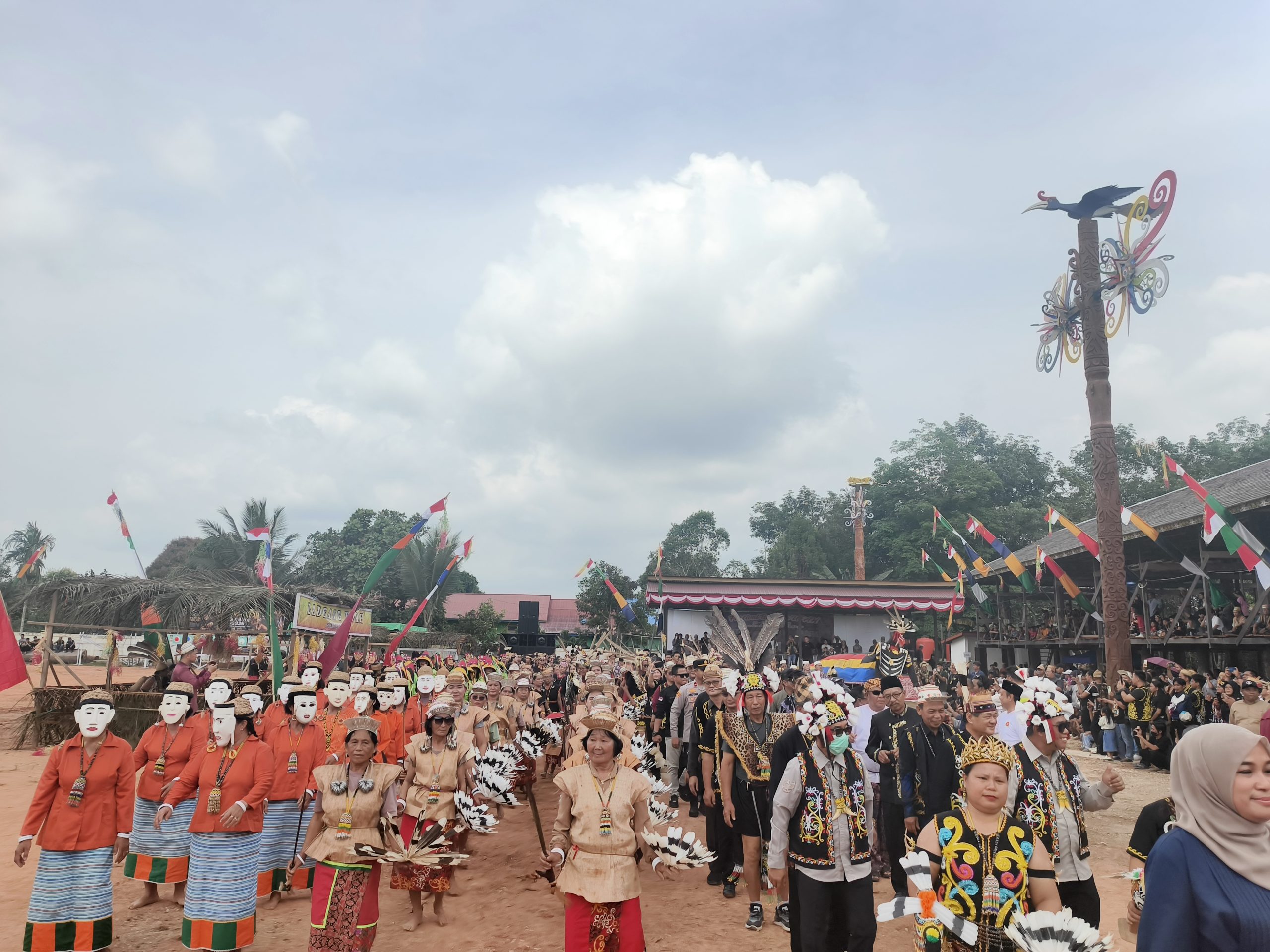 Pembukaan Festival Budaya Ufah kembali digelar masyarakat Dayak Kayan di Desa Miau Baru, Kecamatan Kongbeng, Kutai Timur (Kutim), Minggu (9/8). (Dok. Gemparkutim)