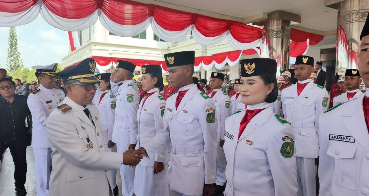 Paskibraka Kutim usai melakukan tugas pengibaran pada upacara HUT Ke-81 Kemerdekaan RI di Halaman Kantor Bupati, Senin (17/8/2026). (Dok. GK8)